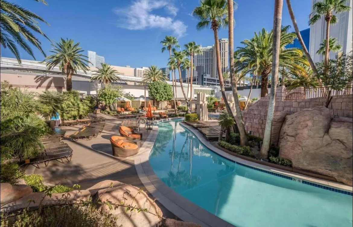 Amethyst Studio Suite Mgm Signature Strip View Balcony Лас-Вегас